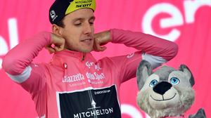 16. etapa: Simon Yatesek magia arrosa mantendu du. Argazkia: EFE