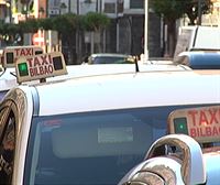 Beste herri batzuetako taxiek zerbitzua indartuko dute Bilbon, zale ingelesen irteera errazteko