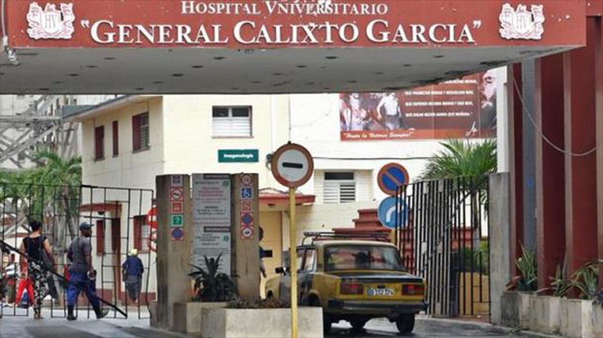 Vista general de la entrada al Hospital Calixto García en La Habana (Cuba). Foto: EFE