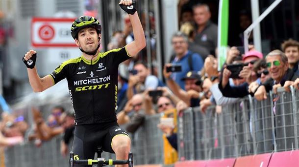 Mikel Nieve, celebrando su victoria en una etapa del pasado Giro de Italia. Foto: Efe.