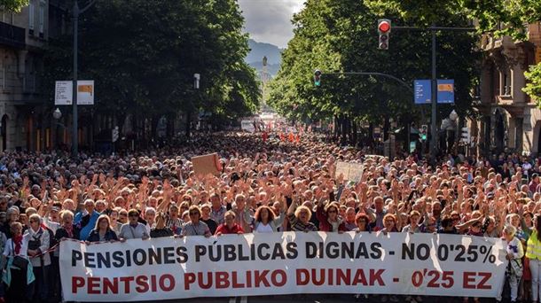 Bilbon egindako manifestazio jendetsu baten irudia. Artxiboko argazkia: EFE