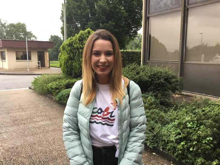 Lorea, Yas, Irati, Igor y Félix, a su llegada a Miramon el día de la Gran Final.