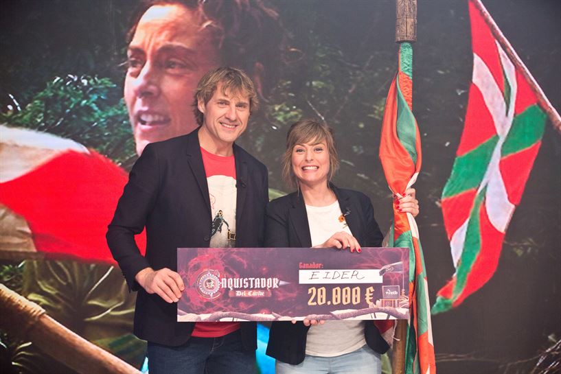 Eider, en la entrega del cheque