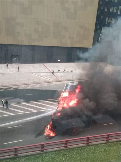 Camión en llamas. Foto: EiTB.