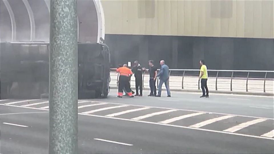 Rescate del conductor.  Foto: EiTB.