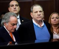 New Yorkeko auzitegi batek bertan behera utzi du Harvey Weinsteinen espetxe zigorra