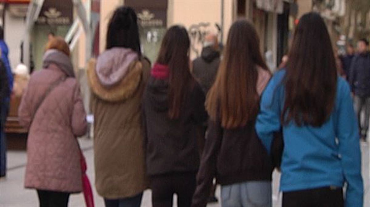 Jóvenes en las calles de Gasteiz