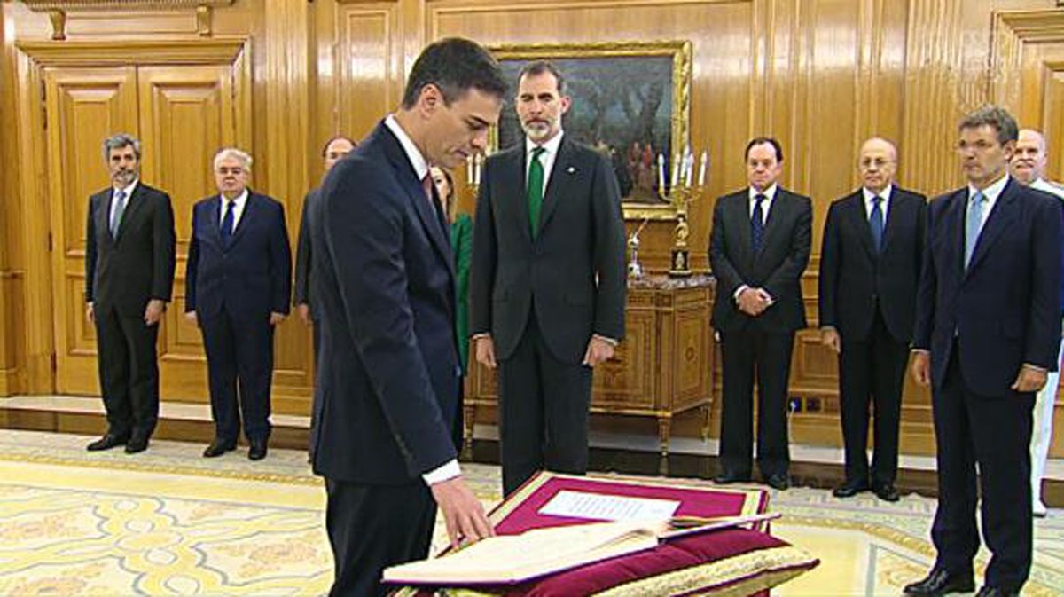 Pedro Sánchez ha prometido su cargo ante la Constitución española. EFE