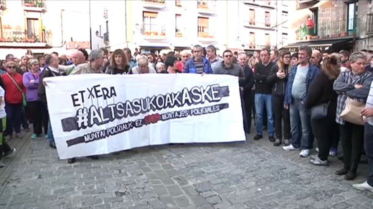 Altsasuko gazteen atxiloketak salatzeko manifestazioa egin dute herrian