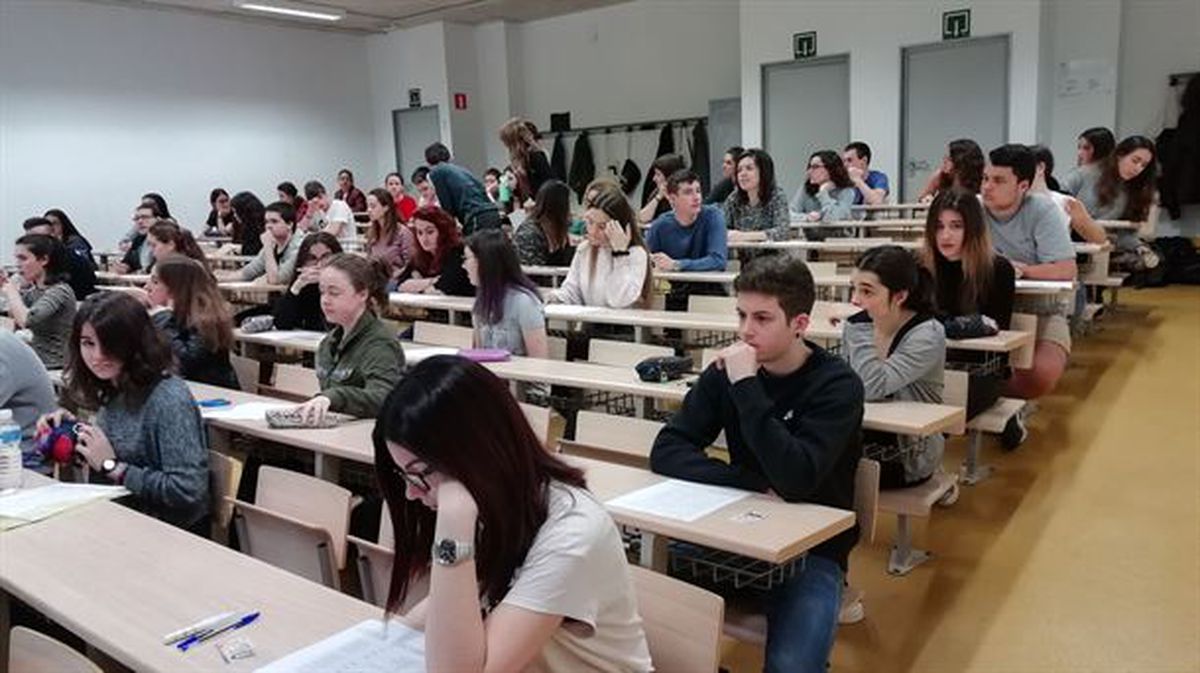 Alumnos en el campus de Gipuzkoa. Foto: Euskadi Irratia