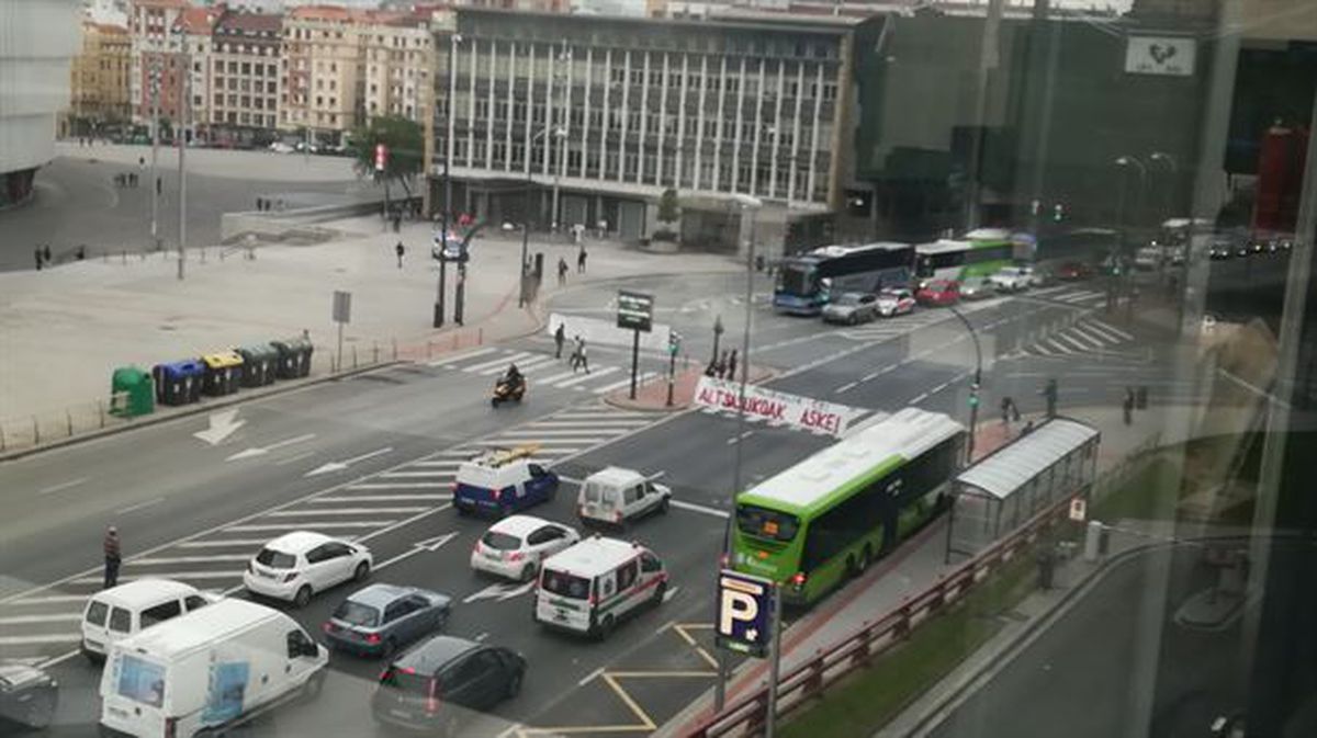 Una protesta contra el 'caso Alsasua' corta momentáneamente el acceso a Bilbao