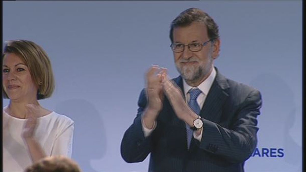 Txalo artean iritsi da Mariano Rajoy Zuzendaritza Batzorde Nazionalera
