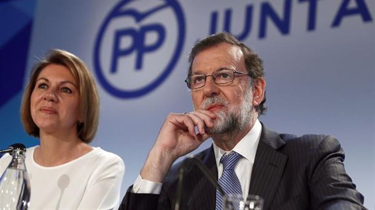 Mariano Rajoy y María Dolores de Cospedal, en la junta directiva del PP. EFE