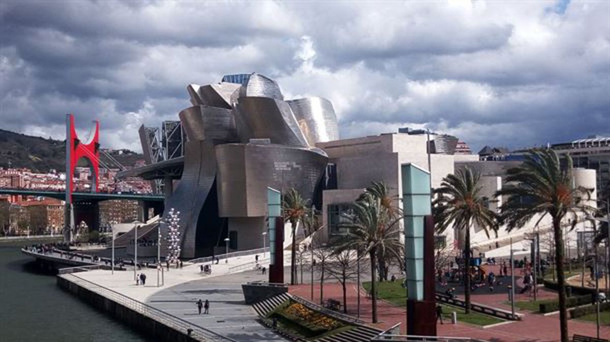 Explanada del Museo Guggenheim Bilbao. Foto: Iñaki Zabaleta.