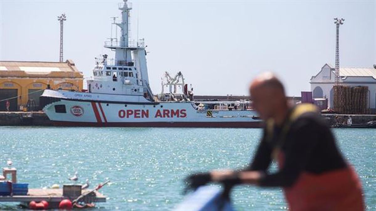 El buque de rescate humanitario 'Open Arms' participará en el operativo. EFE