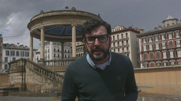 Mikel Pagadi en la Plaza del castillo, en Pamplona. Foto: EiTB
