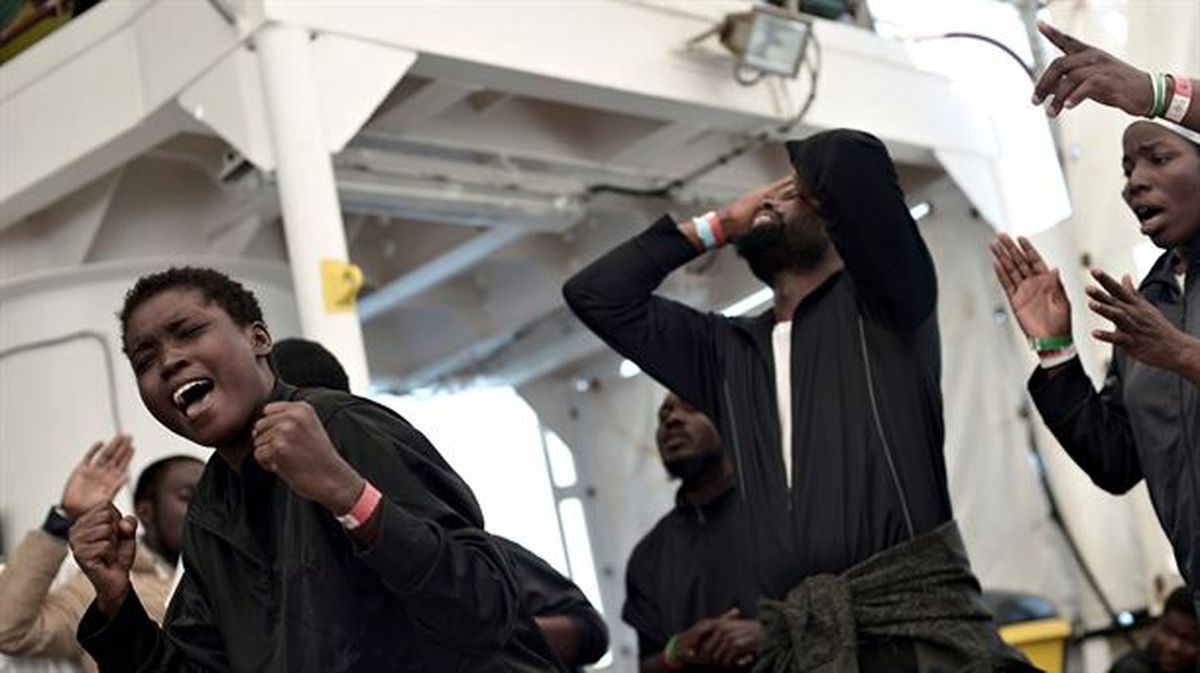 Migrantes a bordo del 'Aquarius'. Foto de archivo: EFE