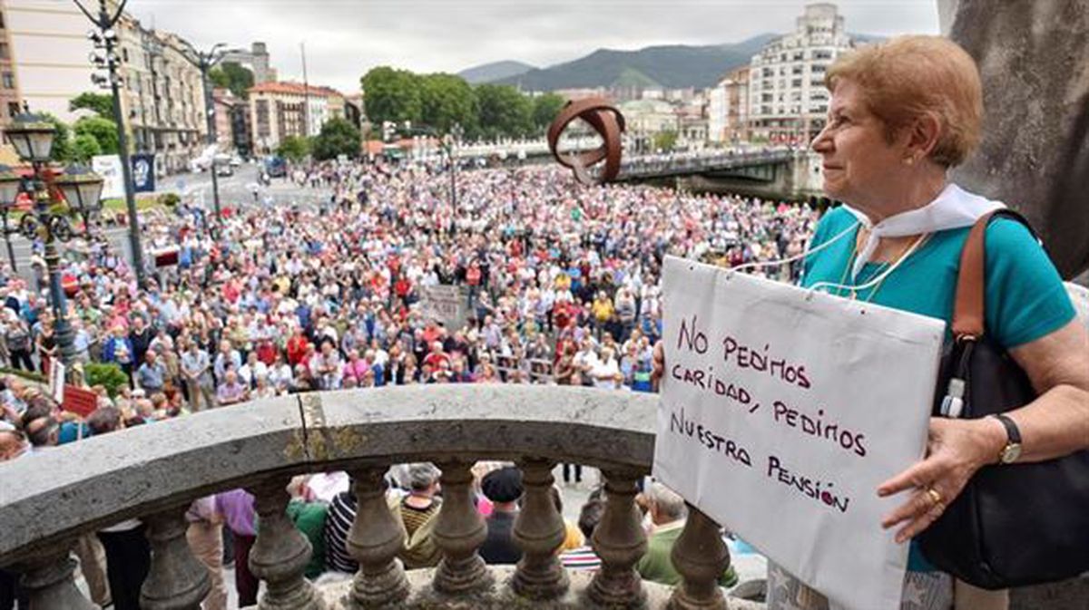 Pentsiodunek Bilbon egindako mobilizazio bateko artxibokko argazkia. EFE