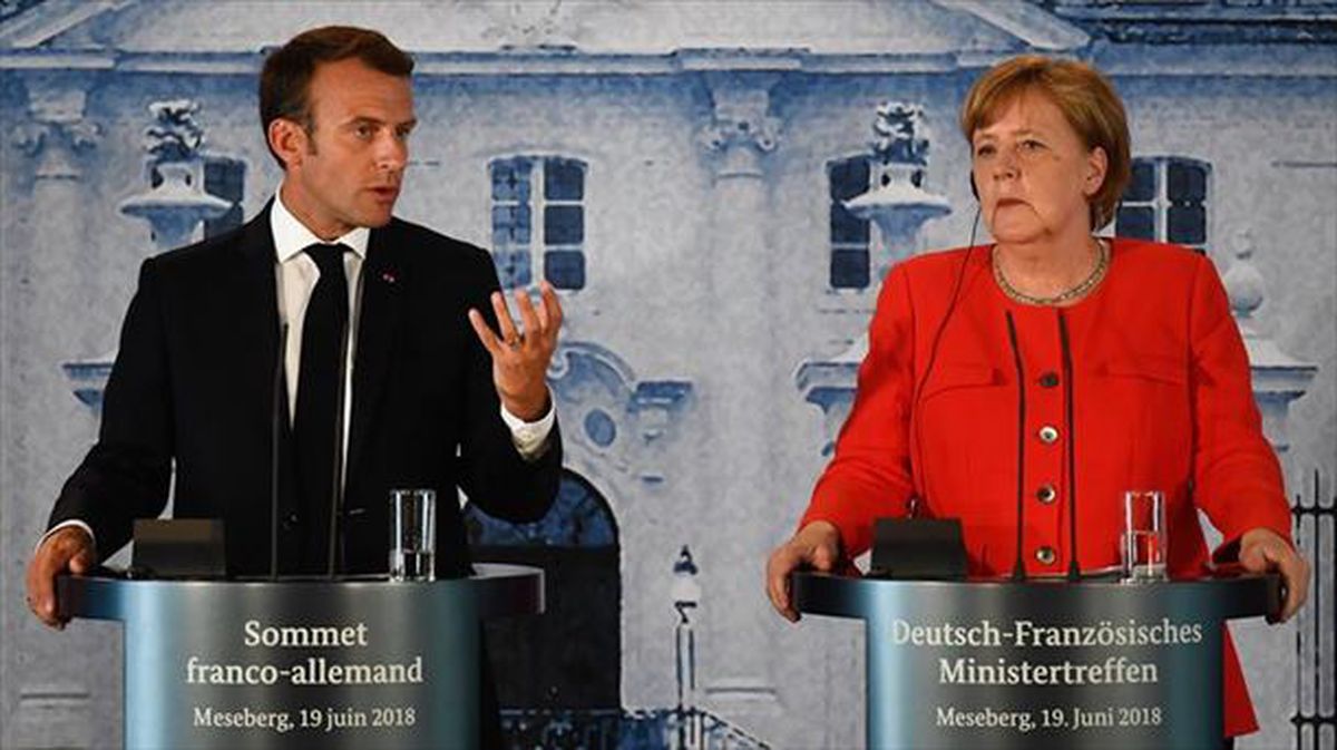 Emmanuel Macron y Angel Merkel durante su comparecencia en Berlín. Foto: EFE