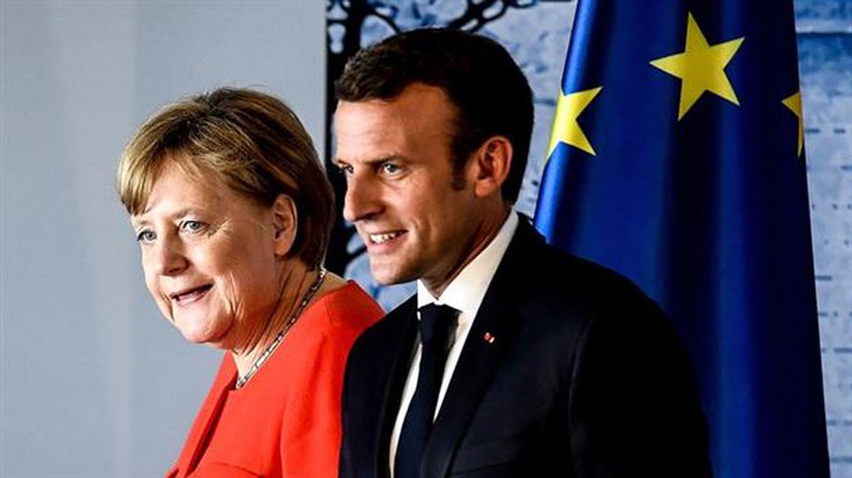 Angela Merkel eta Emmanuel Macron artxiboko irudi batean.