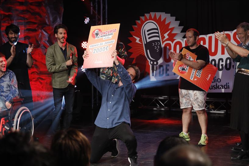 Ibón Belandia con el premio