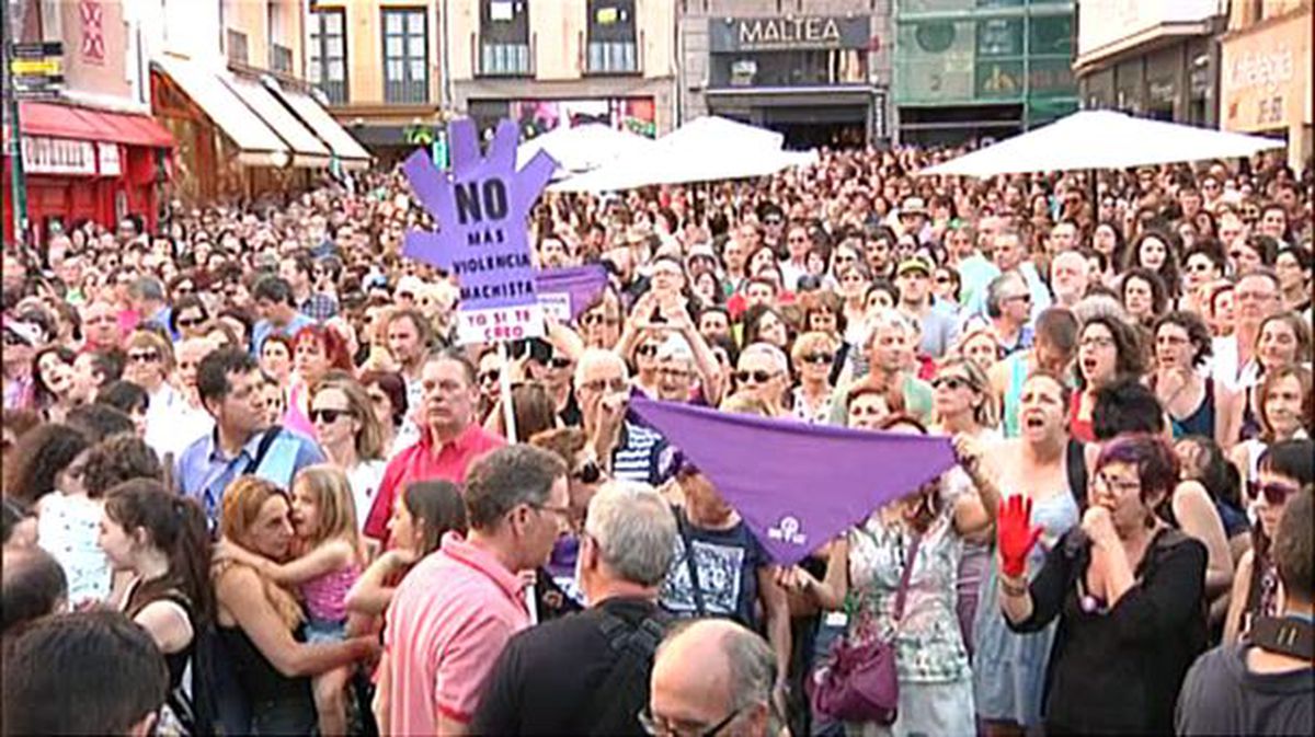 Protesta en Pamplona contra la puesta en libertad de 'La Manada'. Captura sacada de un vídeo de ETB.