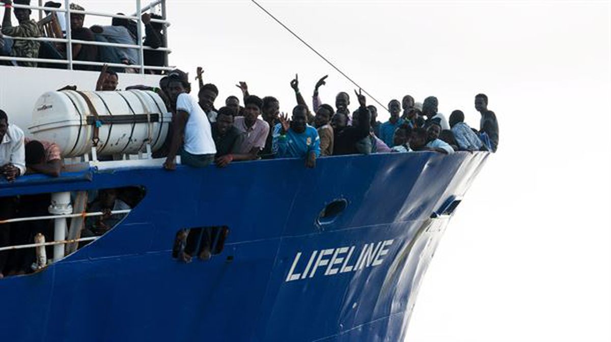 El barco de la ONG alemana Lifeline. EFE