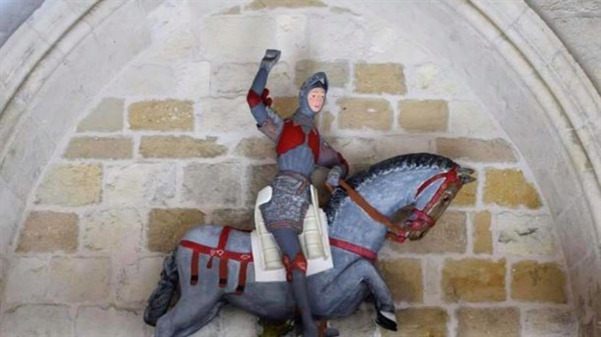 Figura de San Jorge, en la iglesia de San Miguel de Estella. Foto: ArtUs Restauración Patrimonio.
