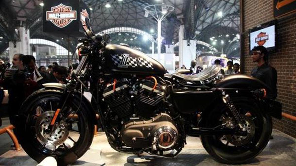 Harley Davidson motor bat New Delhiko (India) erakusketa batean. Argazkia: EFE