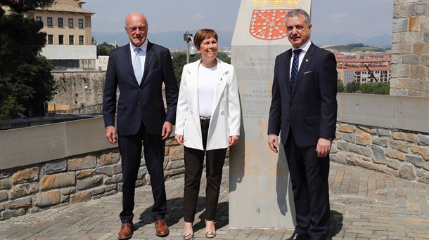 Rousset, Barkos y Urkullu, en Pamplona / EFE.