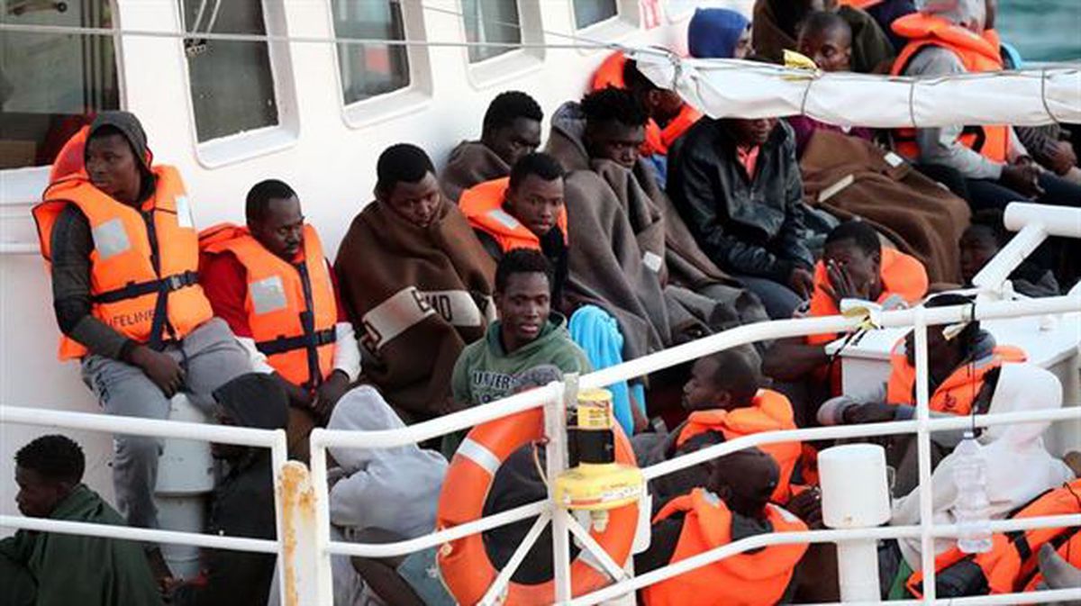 No cesa el flujo de personas rescatadas en el Mediterráneo. Foto: EFE