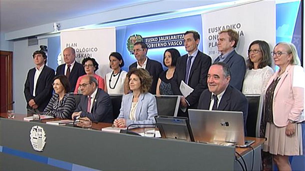 Imagen de ETB de la rueda de prensa para presentar El Plan Oncológico de Euskadi 2018-2023. 