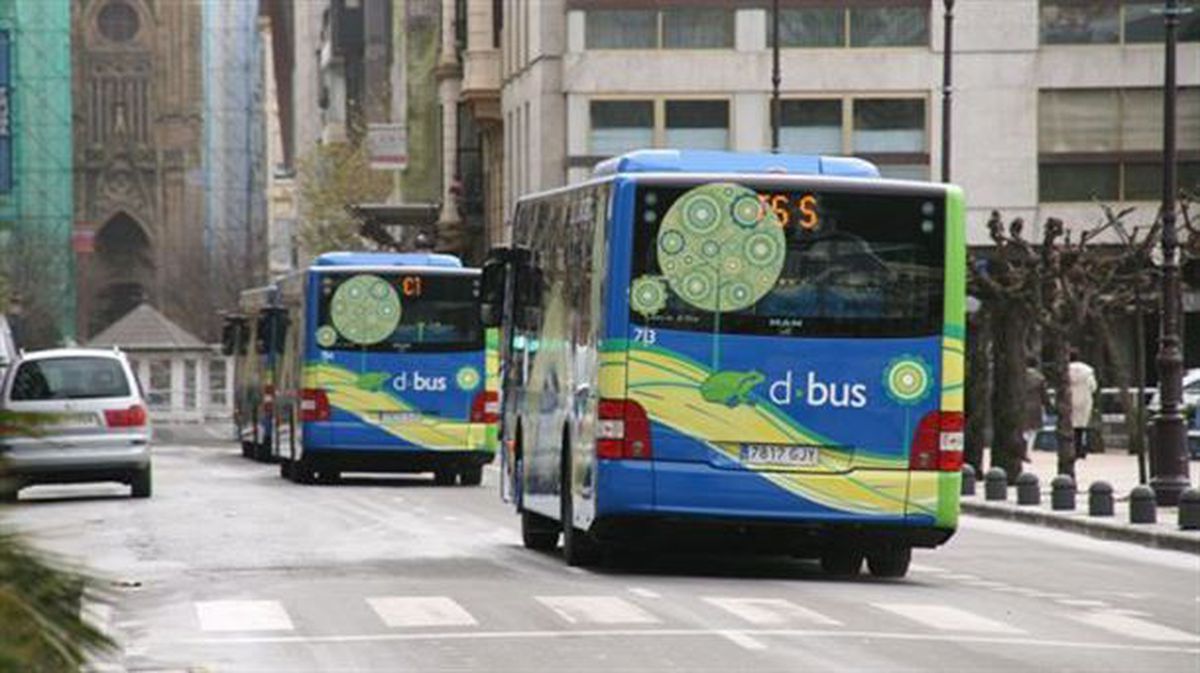 Dbuseko autobus batzuk Donostian. EiTB