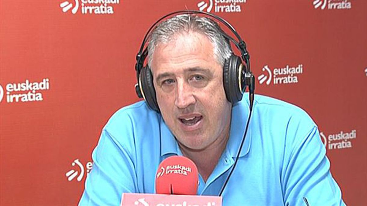 Joseba Asiron, en los estudios de Euskadi Irratia