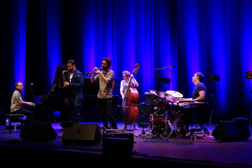 Bridges con Seamus Blake, el 20 de julio en el Tearo Principal.  Imagen facilitada por el Festival de Jazz de Vitoria