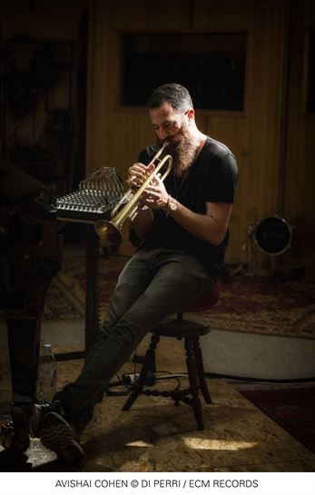 Avishai Cohen, el 18 de julio de en Teatro Principal. Foto copyright Di Perri/EMC Records. Imagen facilitada por el Festival de Jazz de Vitoria