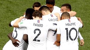 Frantziako jokalariak finalerdietarako sailkapena ospatzen Uruguari irabazi ostean (0-2). Argazkia: EFE