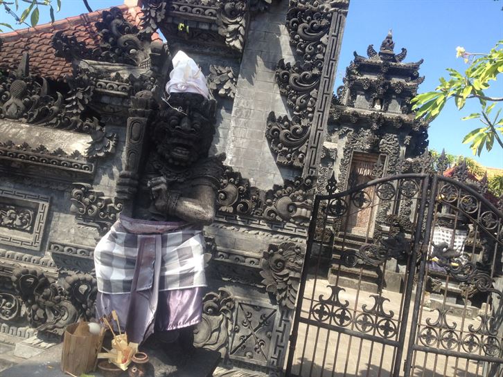 Entrada a uno de los miles de templos balineses 