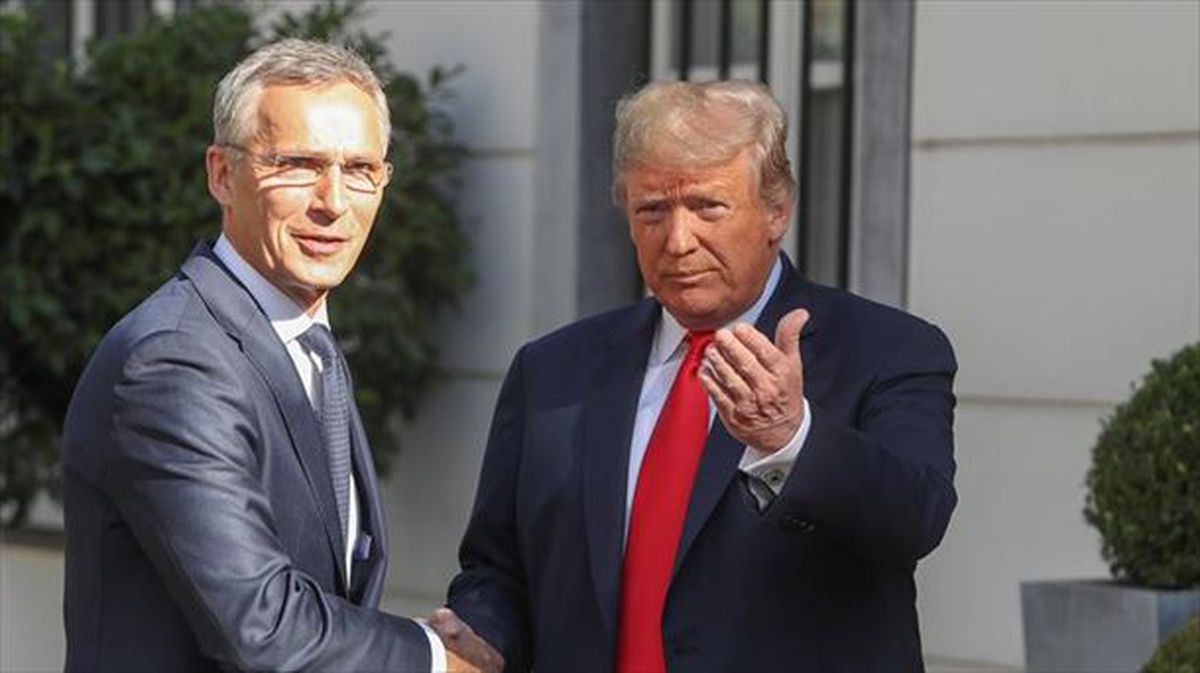Jens Stoltenberg NATOko idazkari nagusia eta Donald Trump Bruselan. Argazkia: EFE