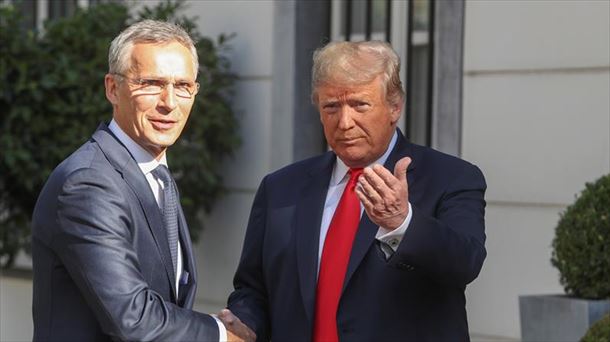 Donald Trump junto al secretario general de la OTAN, Jens Stoltenberg. Foto: EFE