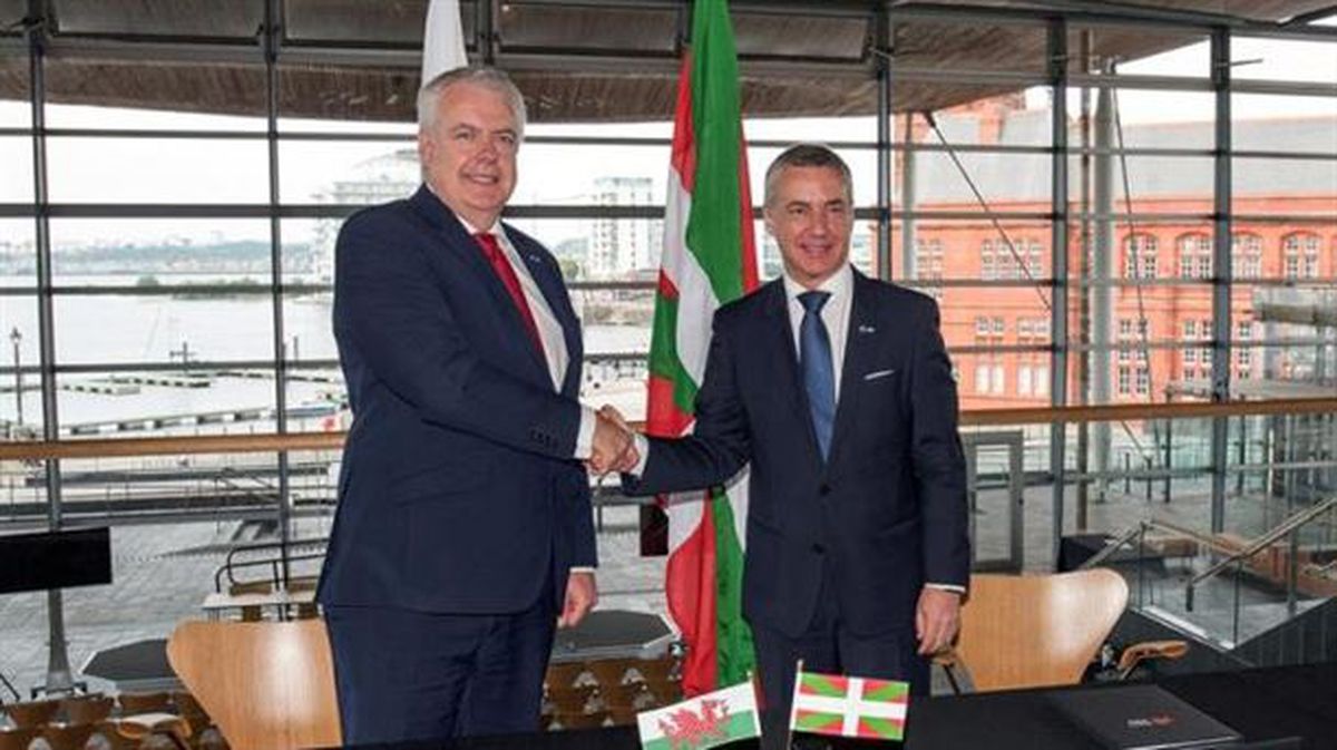 El lehendakari Iñigo Urkullu y el ministro principal de Gales, Carwyn Jones. Foto: EFE