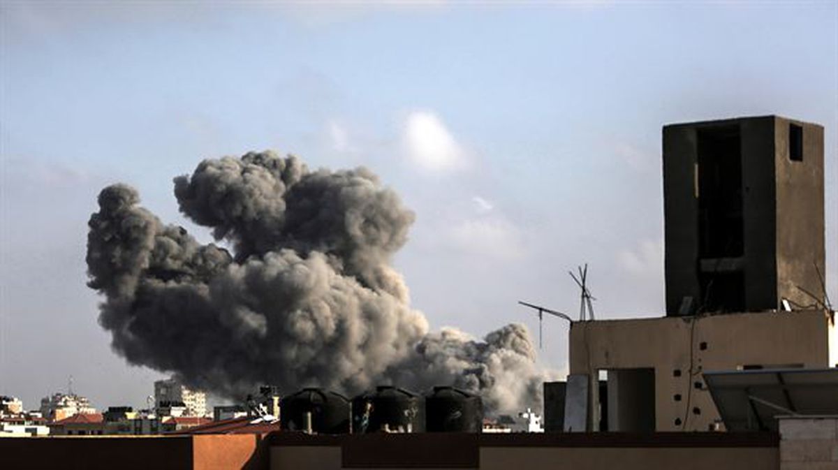 Una explosión en un edificio deja dos muertos y un herido grave en la Franja de Gaza. EFE