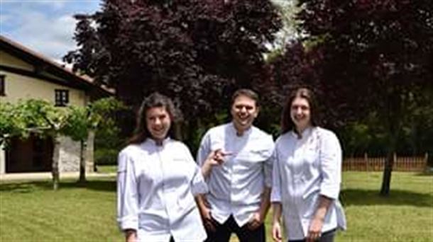 Tres estudiantes del Basque Culinary Center se hacen cargo de Casa Lola