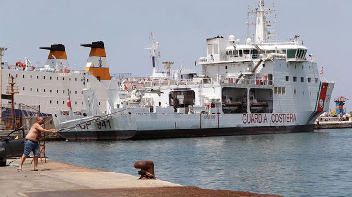 Uno de los barcos atracados en Sicilia. EFE