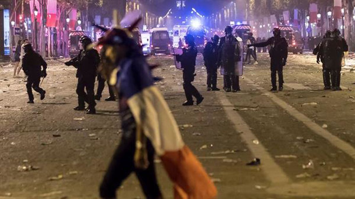 Disturbios en Paris en la celebración del título mundial. Foto: EFE