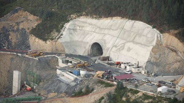 Obras del Tren de Alta Velocidad. Foto de archivo: Irekia