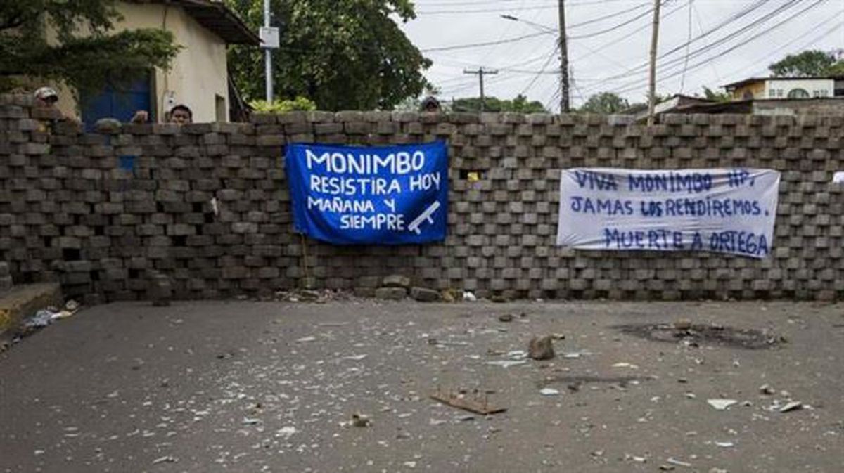 Una calle con barricadas en Monimbó. Foto: EFE