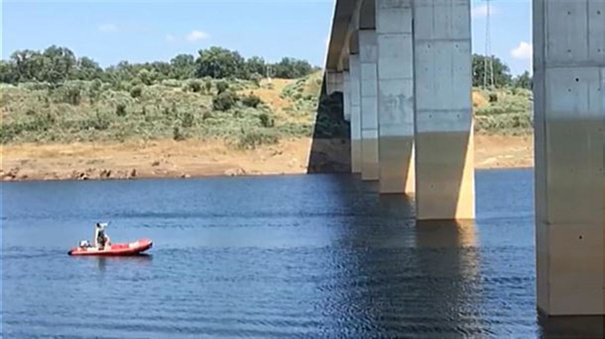 El hombre se precipitó al río Águeda, desde el puente del pantano de Irueña, en Salamanca. EiTB