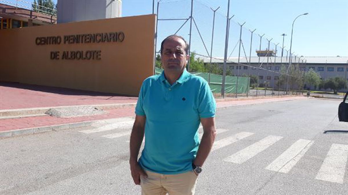 El portavoz del Foro Social, Agus Hernan, en la cárcel de Albolote, en Granada. Foto: Foro Social