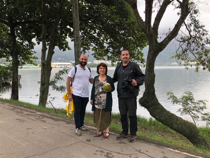 Arantza de Amezketa y su marido posan en la laguna Lagoa Rodrigo Freitas